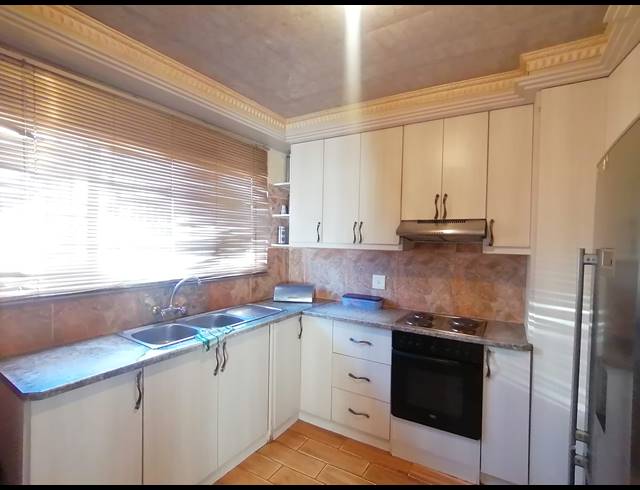 3 BEDROOM FREESTANDING SOLD IN KANANA